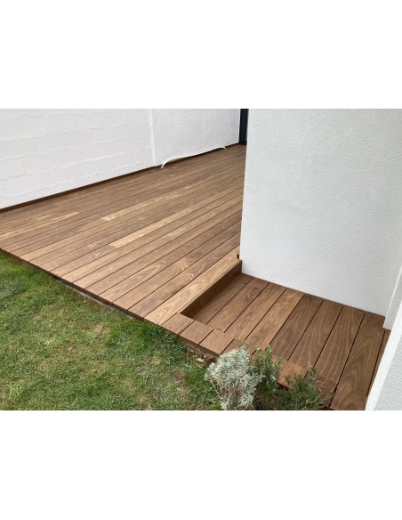 Planches de terrasse en Frêne thermo chauffé - à visser - lisses