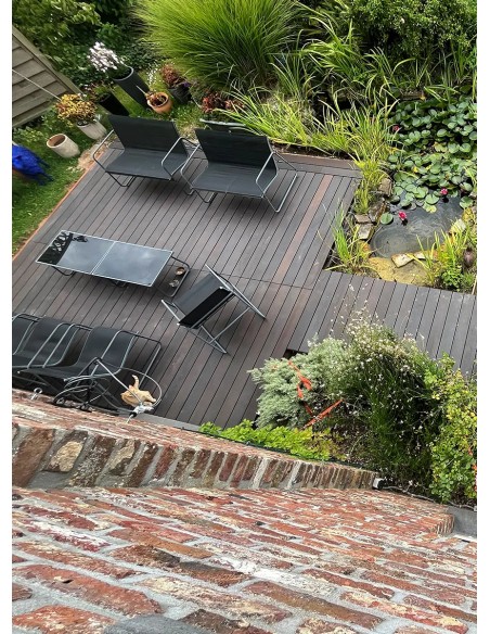 Terrasse en bambou foncé