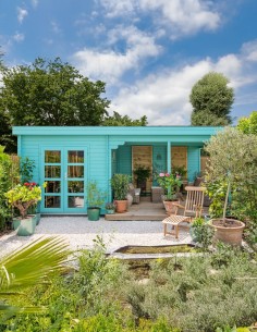 Abri de jardin toit plat avec espace terrasse