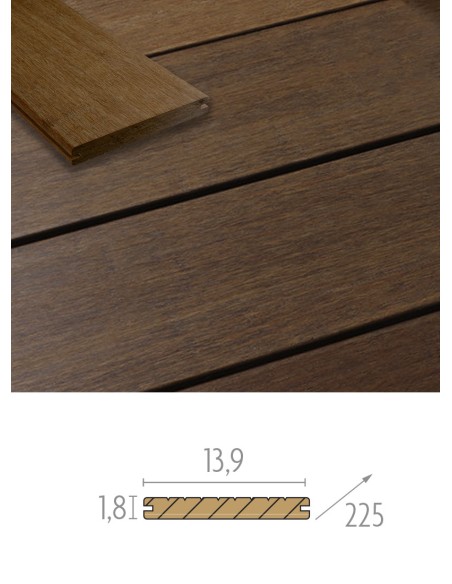 Terrasse et planches en bambou clair