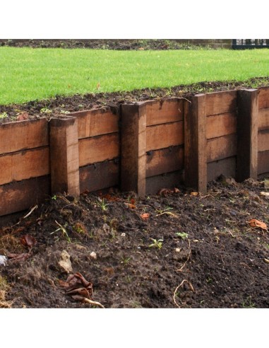 Gepunte palen in Azobe