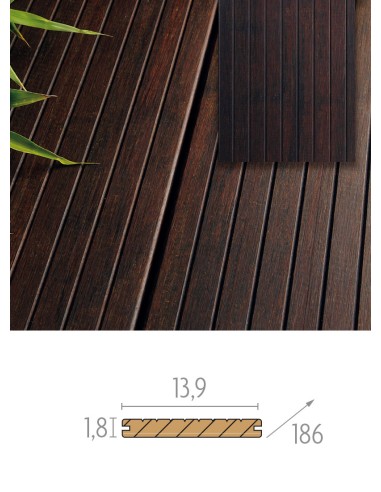 Terrasse et planches en bambou foncé