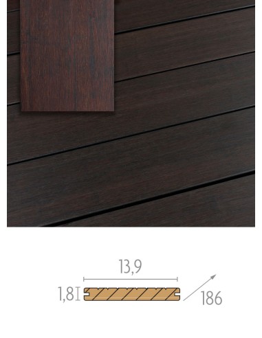 Terrasse et planches en bambou foncé