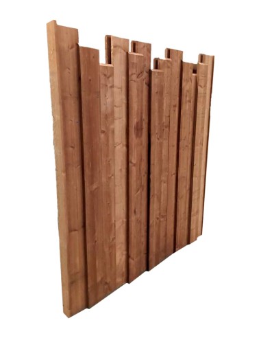 Palissade en planches de bois brut