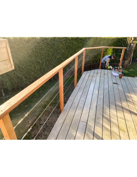 Poteau carré en bois exotique