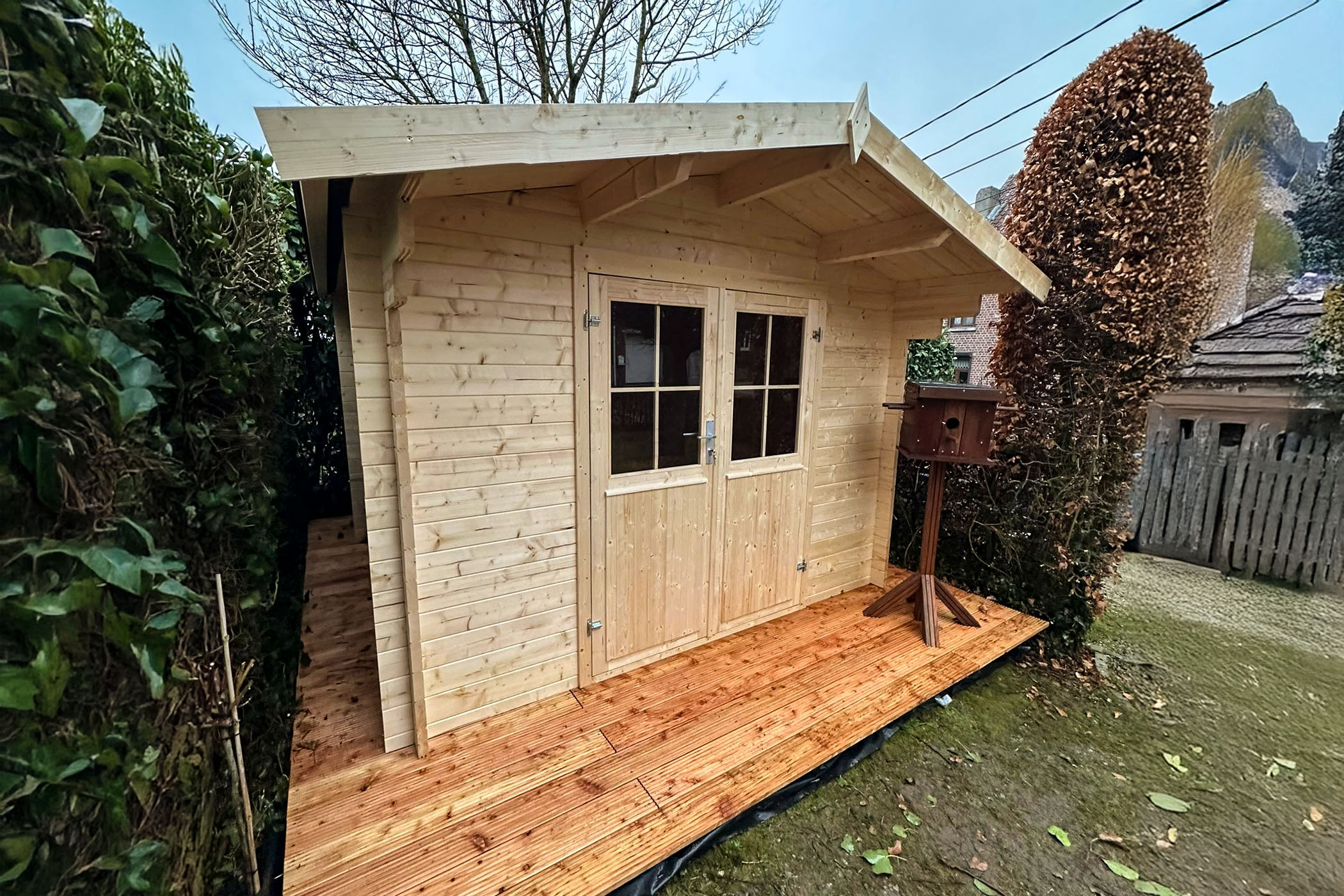abri de jardin en bois Meerbeek sur terrasse