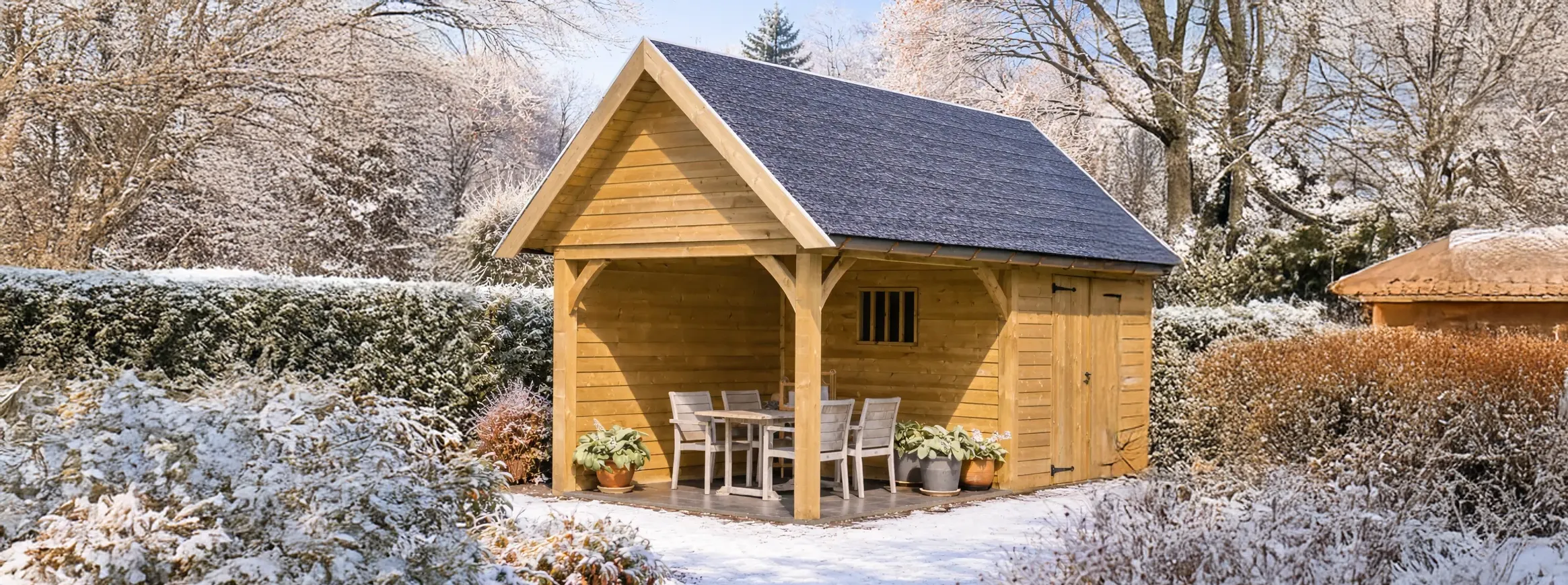 Tuinhuis in oud(e) stijl met overdekte ruimte