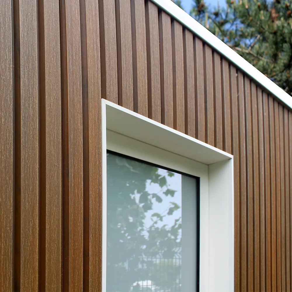 rebord de toit blanc