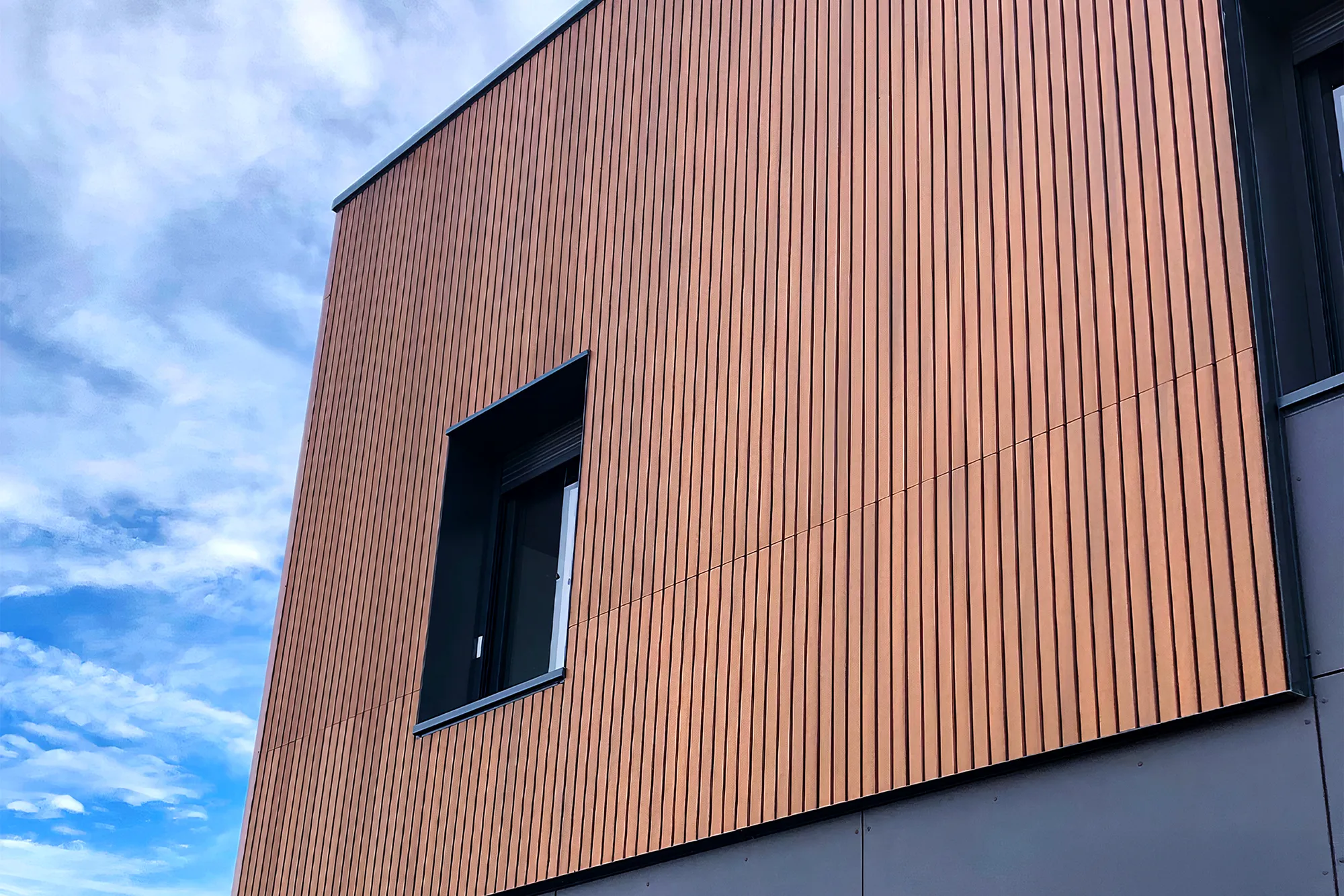 bardage en bois composite weo 60 en couleur teck