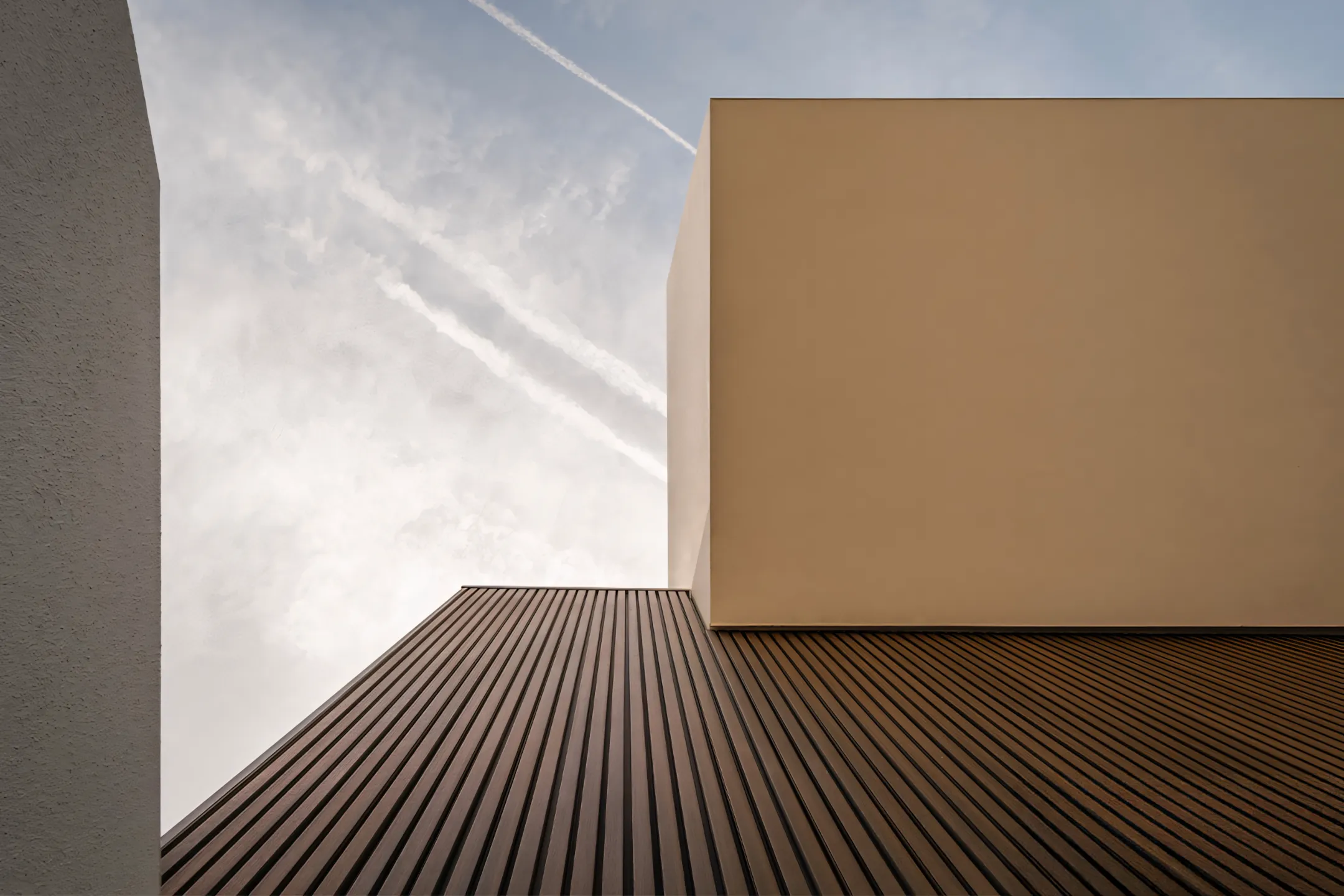 Gevelbekleding in houtcomposiet Weo 35 in de kleur ipe