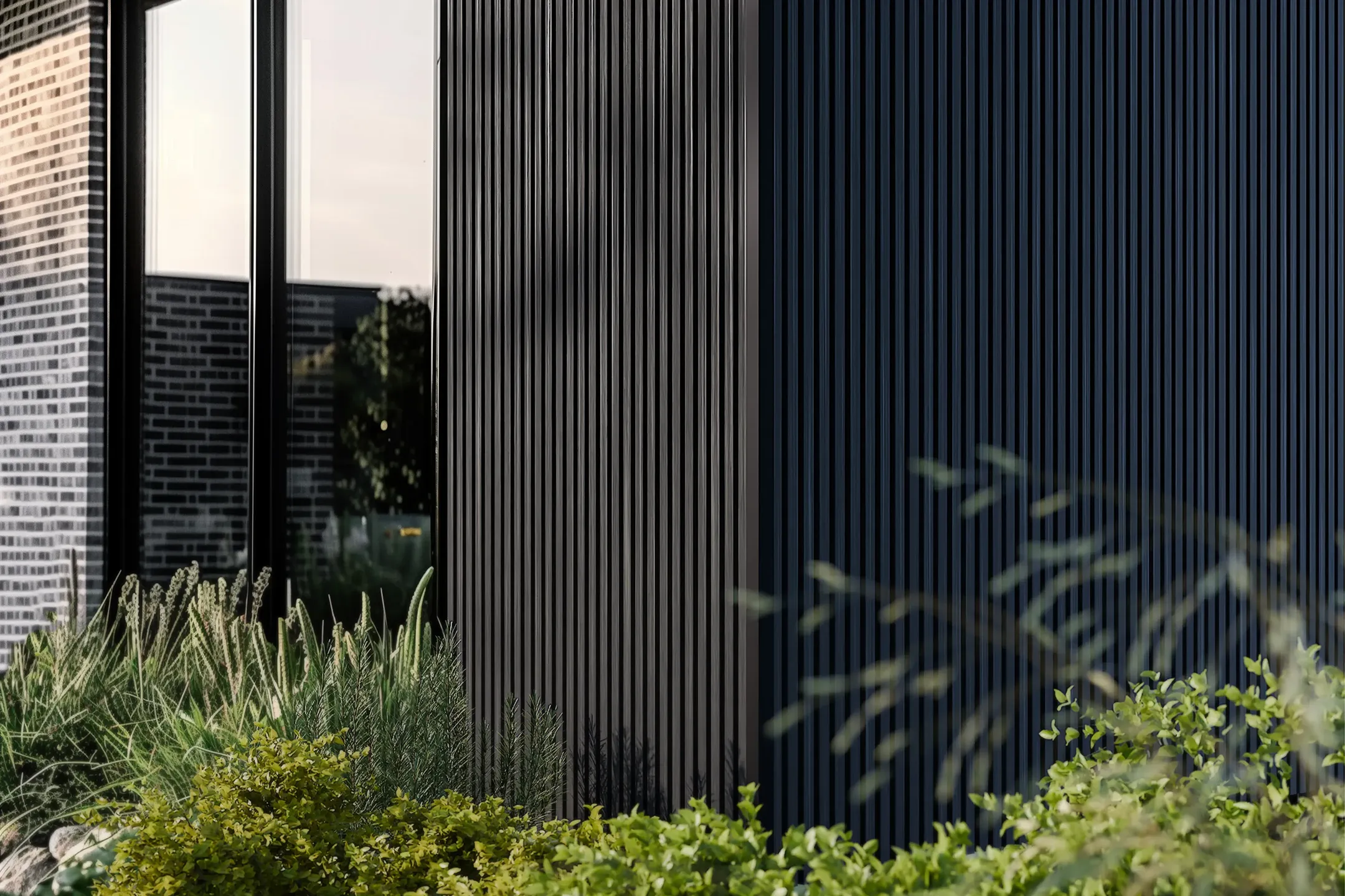 Gevelbekleding in houtcomposiet Weo 35 in de kleur zwart