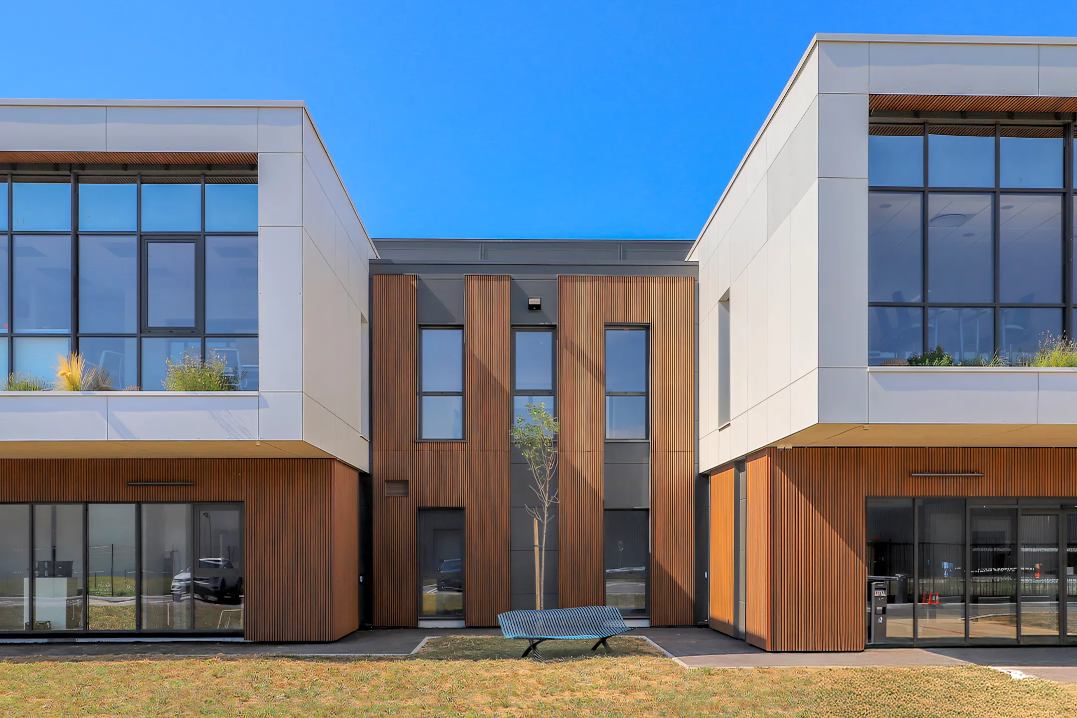 Gevelbekleding in houtcomposiet Weo 35 in de kleur teak