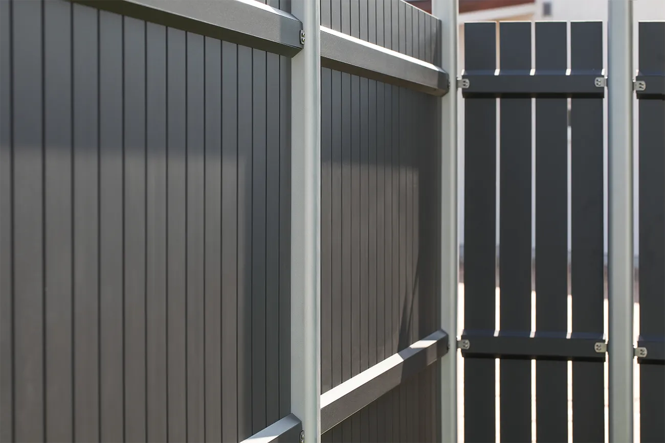 Latten van antraciet aluminium