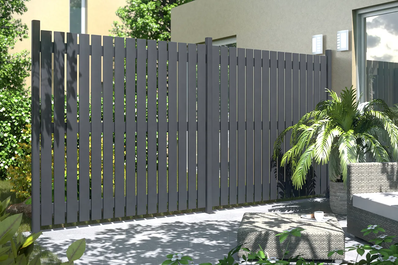 Terrasomheining van antraciet aluminium