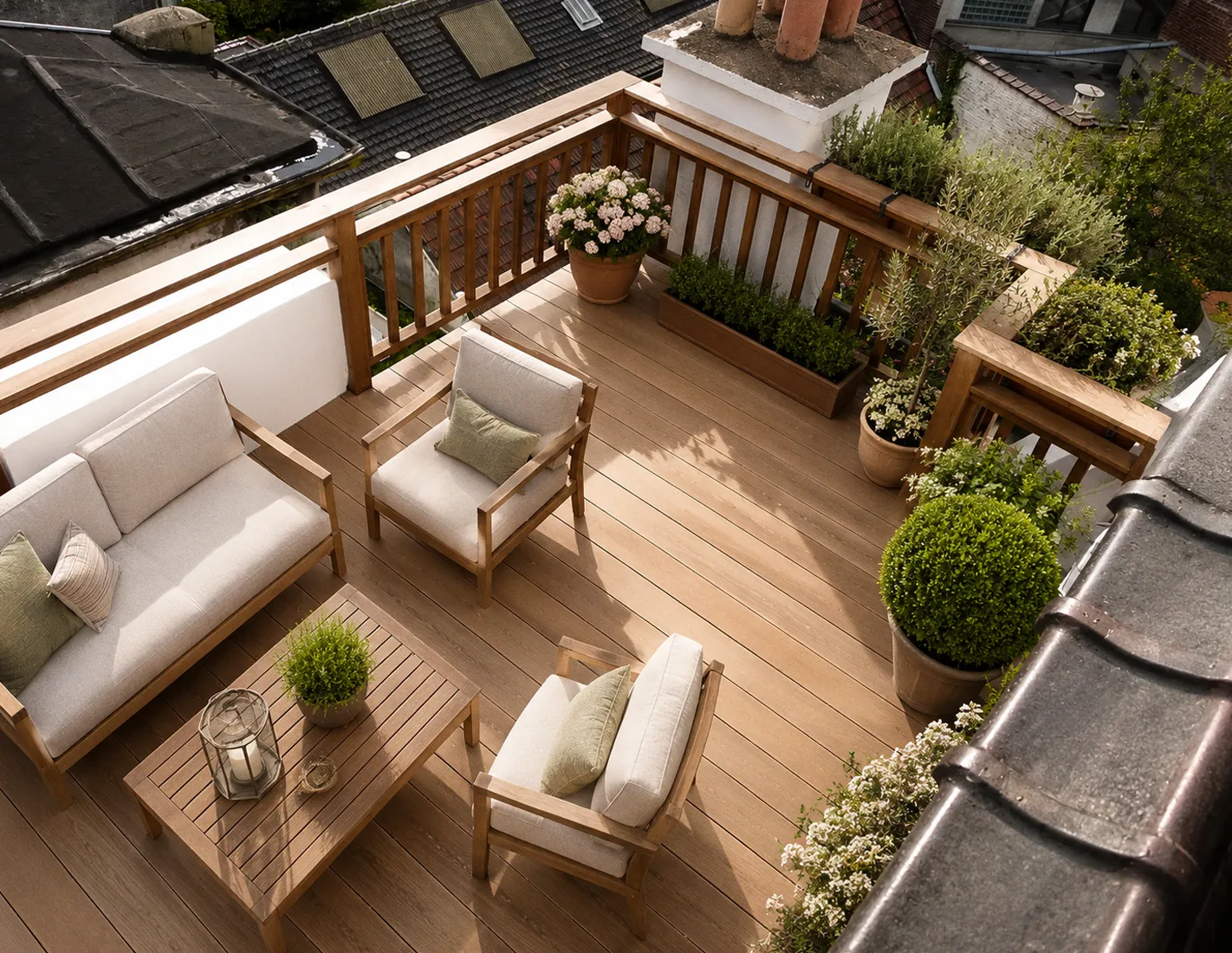 Dakterras in exotisch hardhout Tiara in Brussel, tuinmeubilair en beplanting