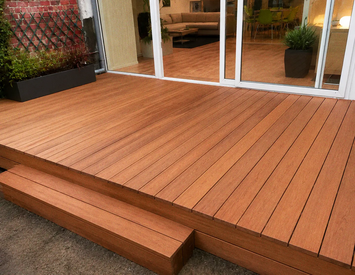 Glad Mukulungu terras voor terrasdeur met opstap